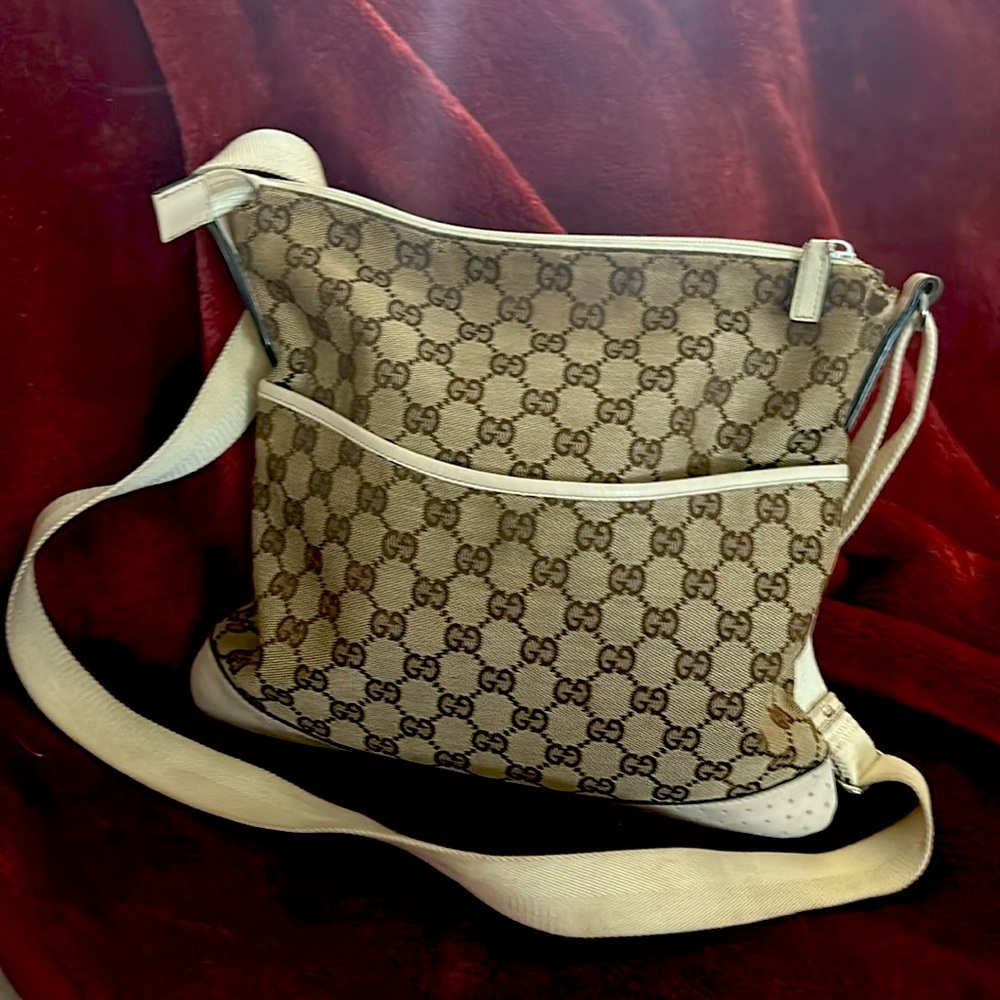 Gucci crossbody signature bag with leather trim. Original cloth strap 42”